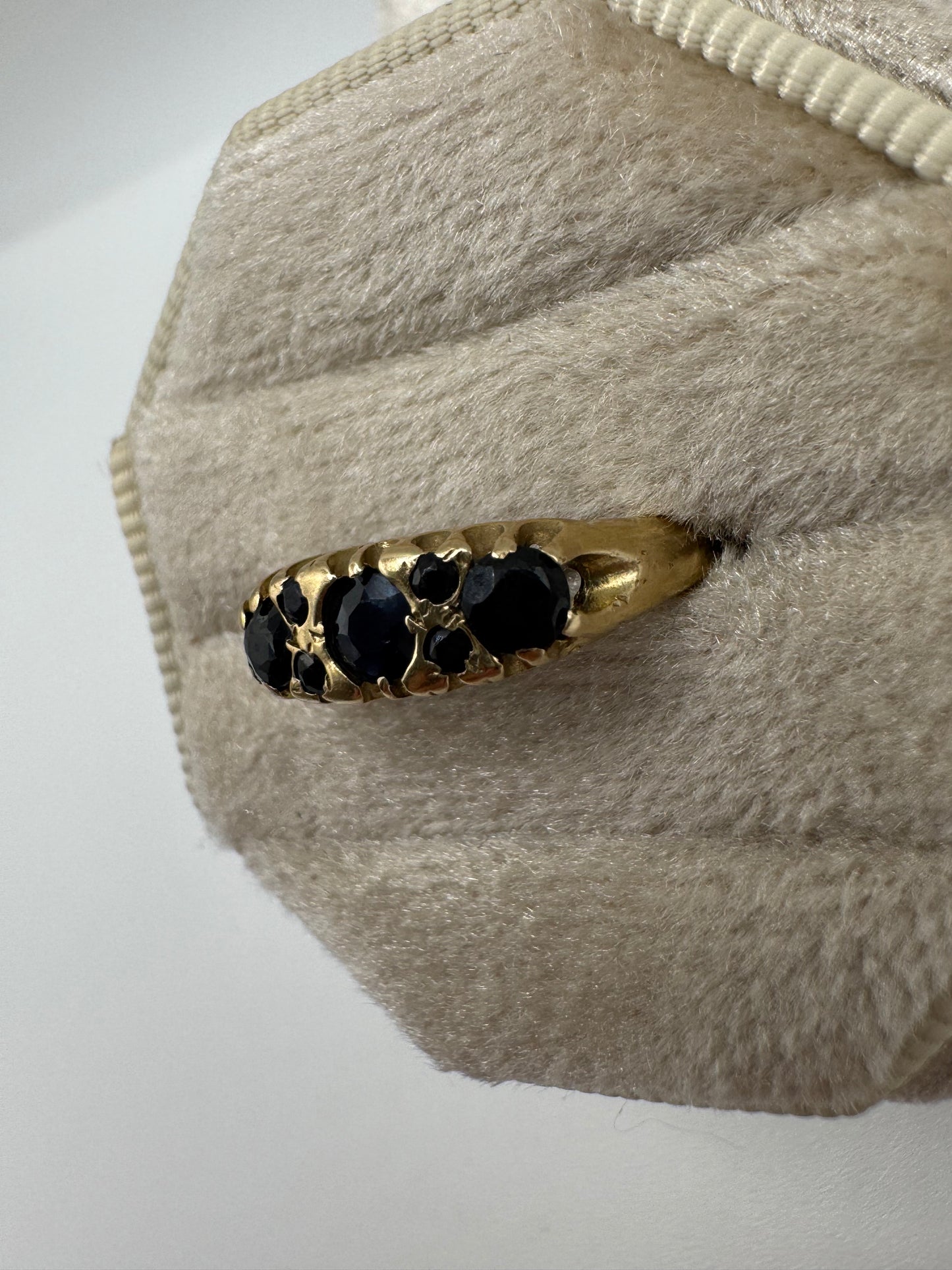 9ct gold sapphire ring