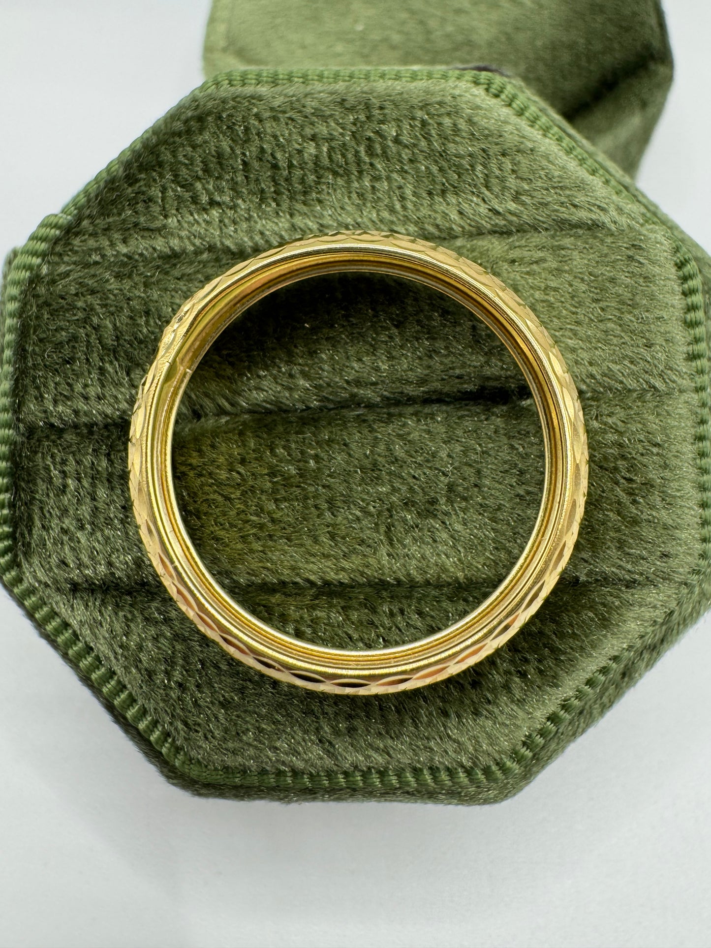 9ct gold textured band