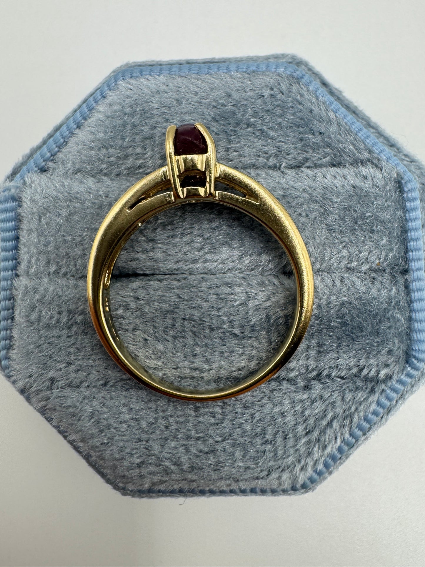 9ct gold cabochon ruby ring