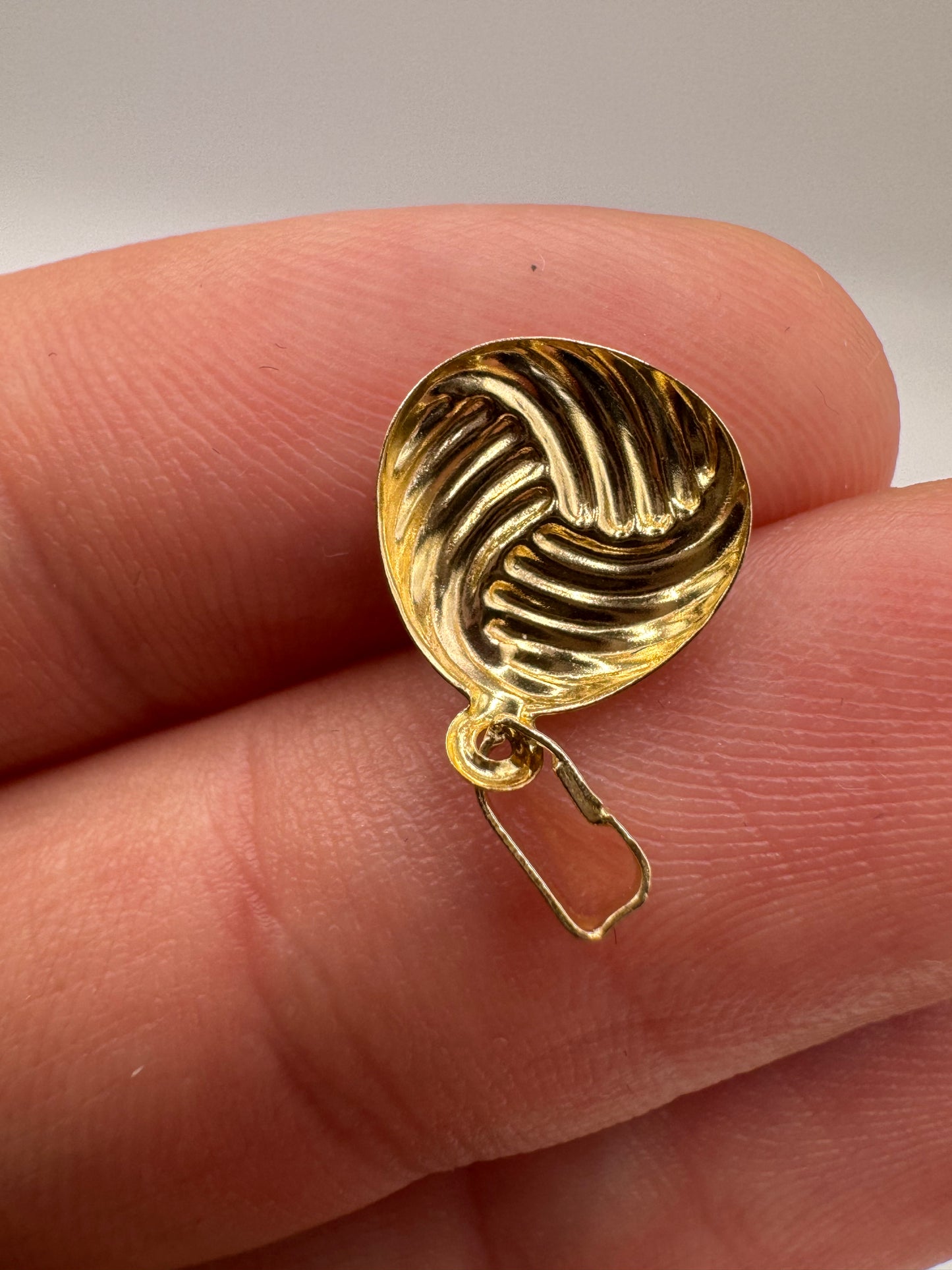 9ct gold love knot charm