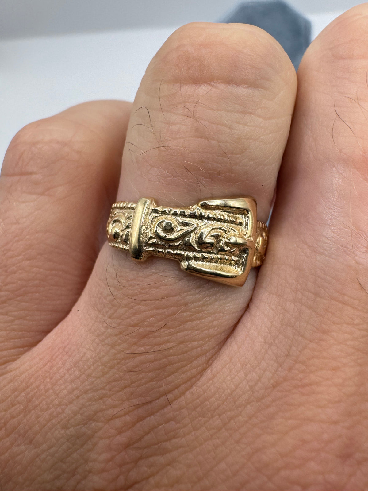 9ct gold engraved buckle ring