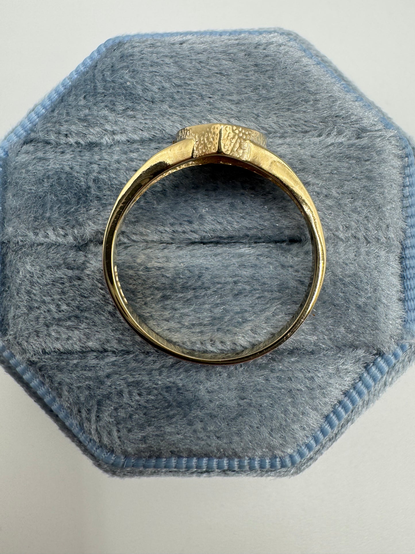 9ct gold emerald heart signet ring
