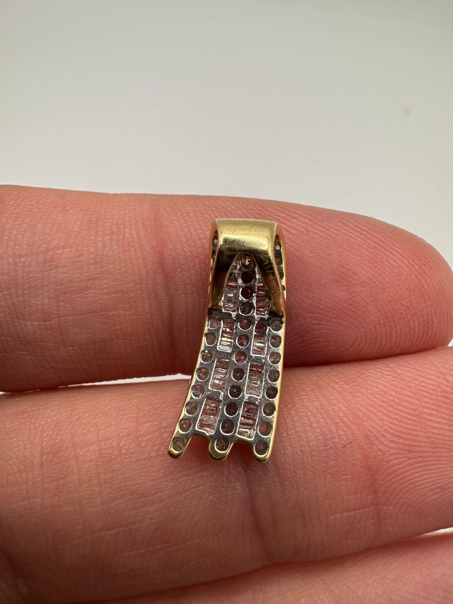 9ct gold diamond cluster pendant