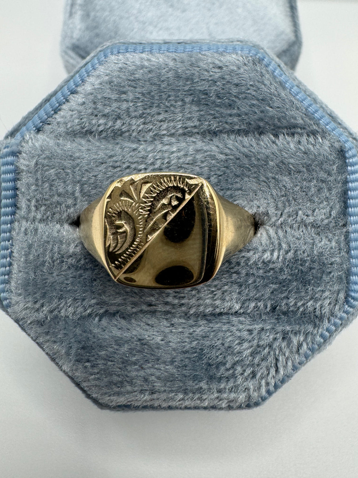 9ct gold engraved signet ring