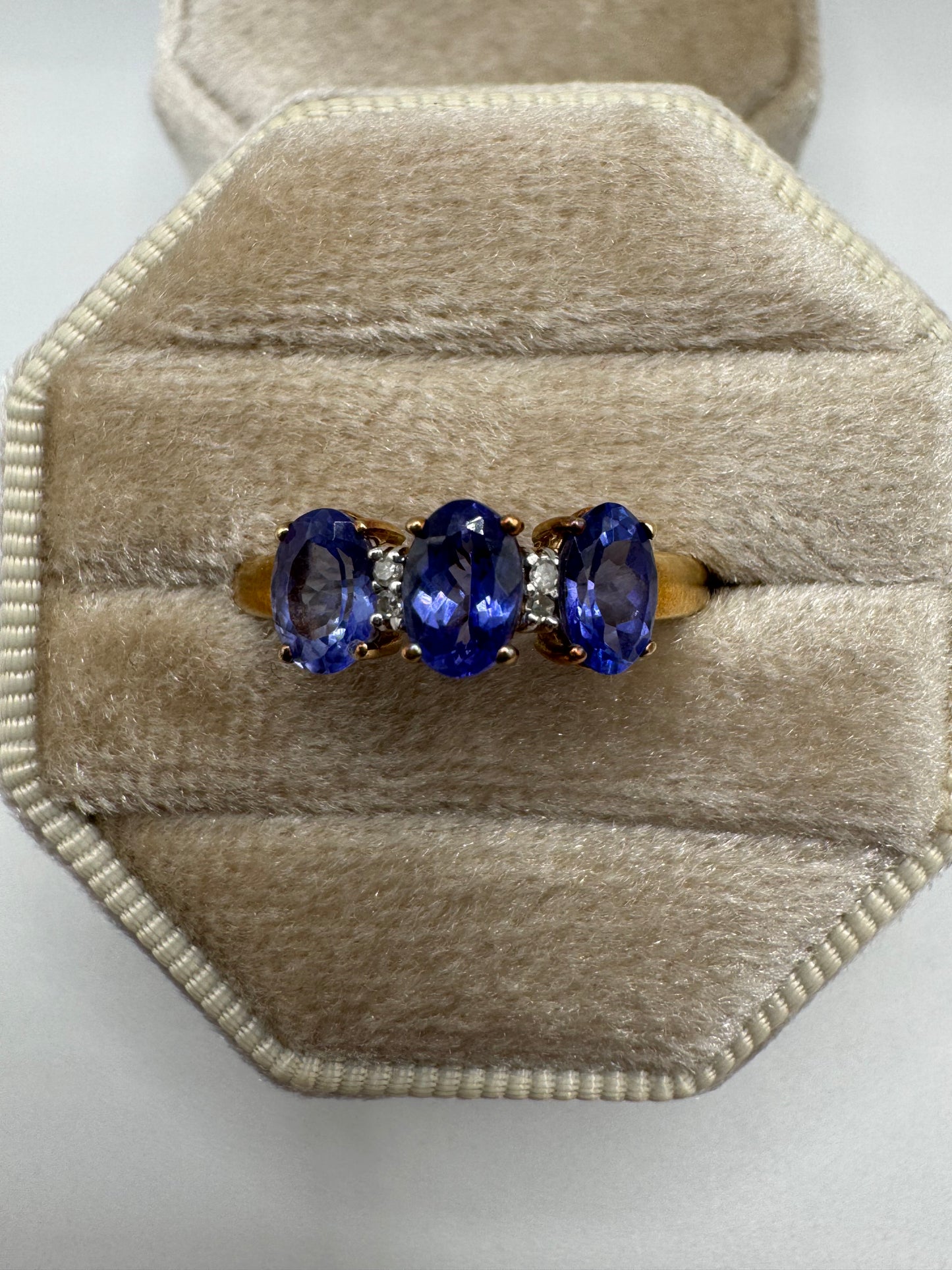 9ct gold tanzanite and diamond ring