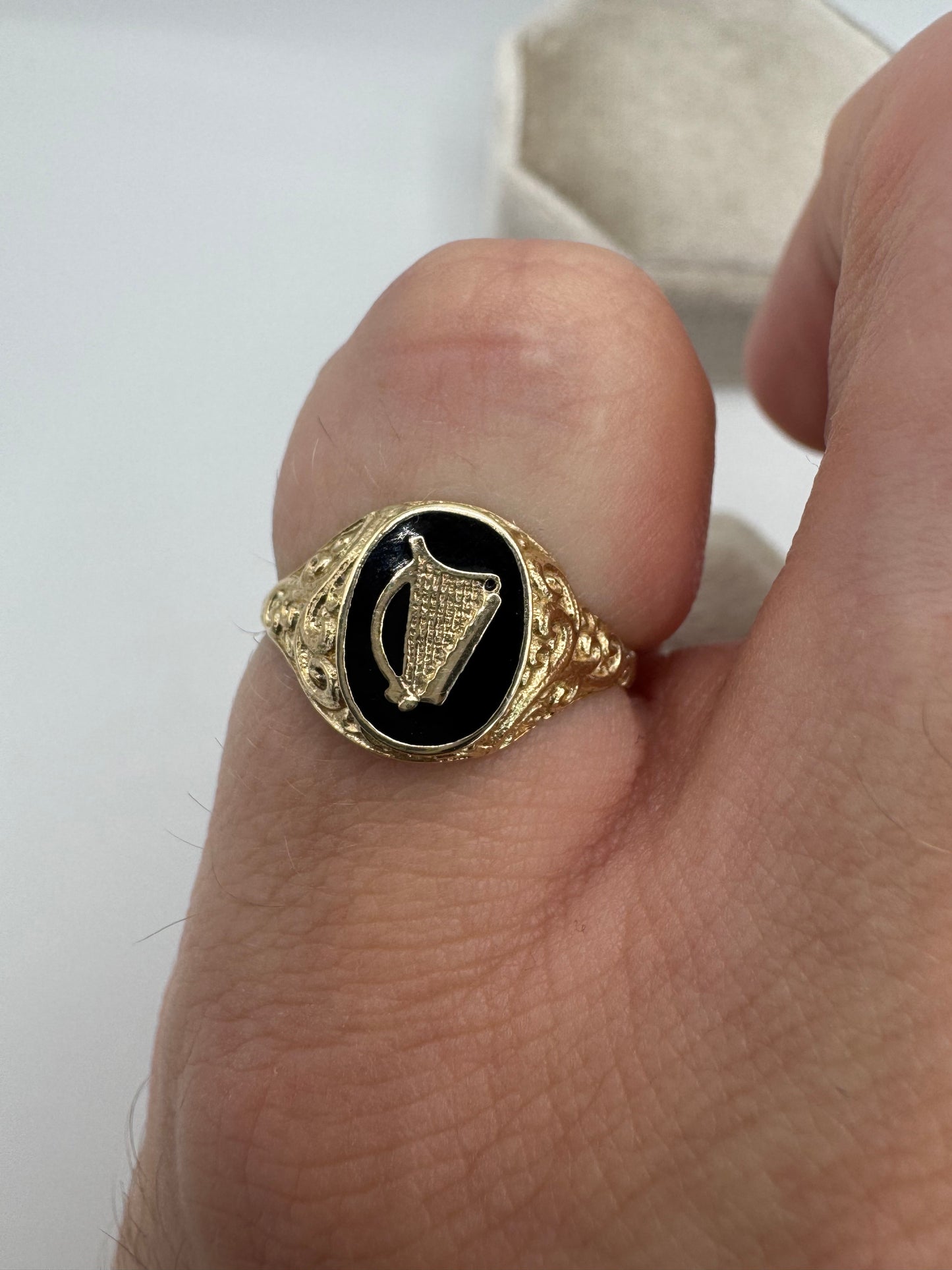 9ct gold enamelled harp ring