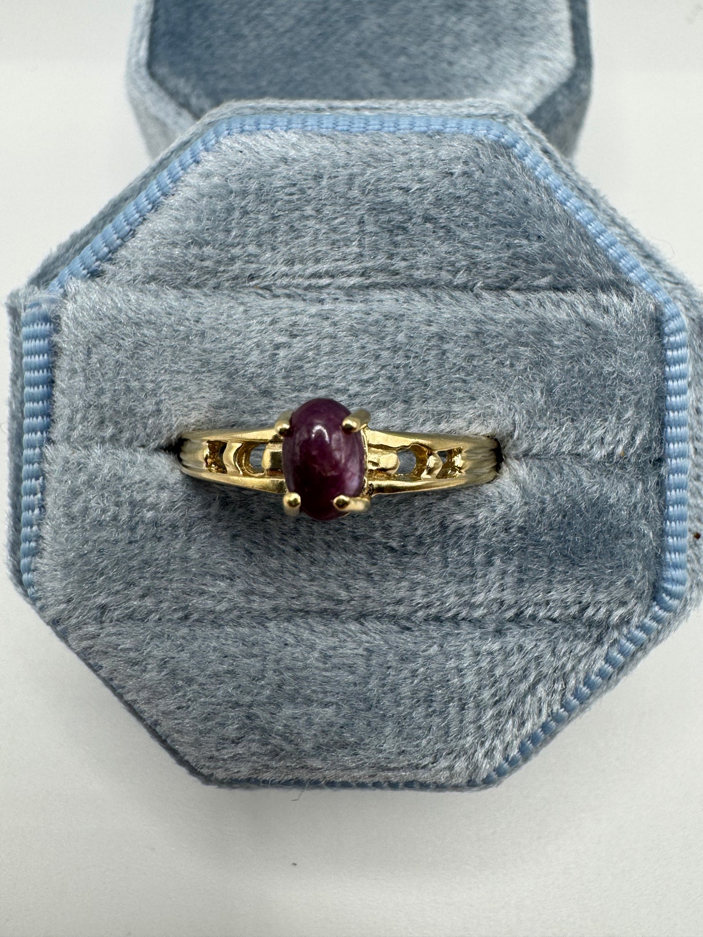9ct gold cabochon ruby ring