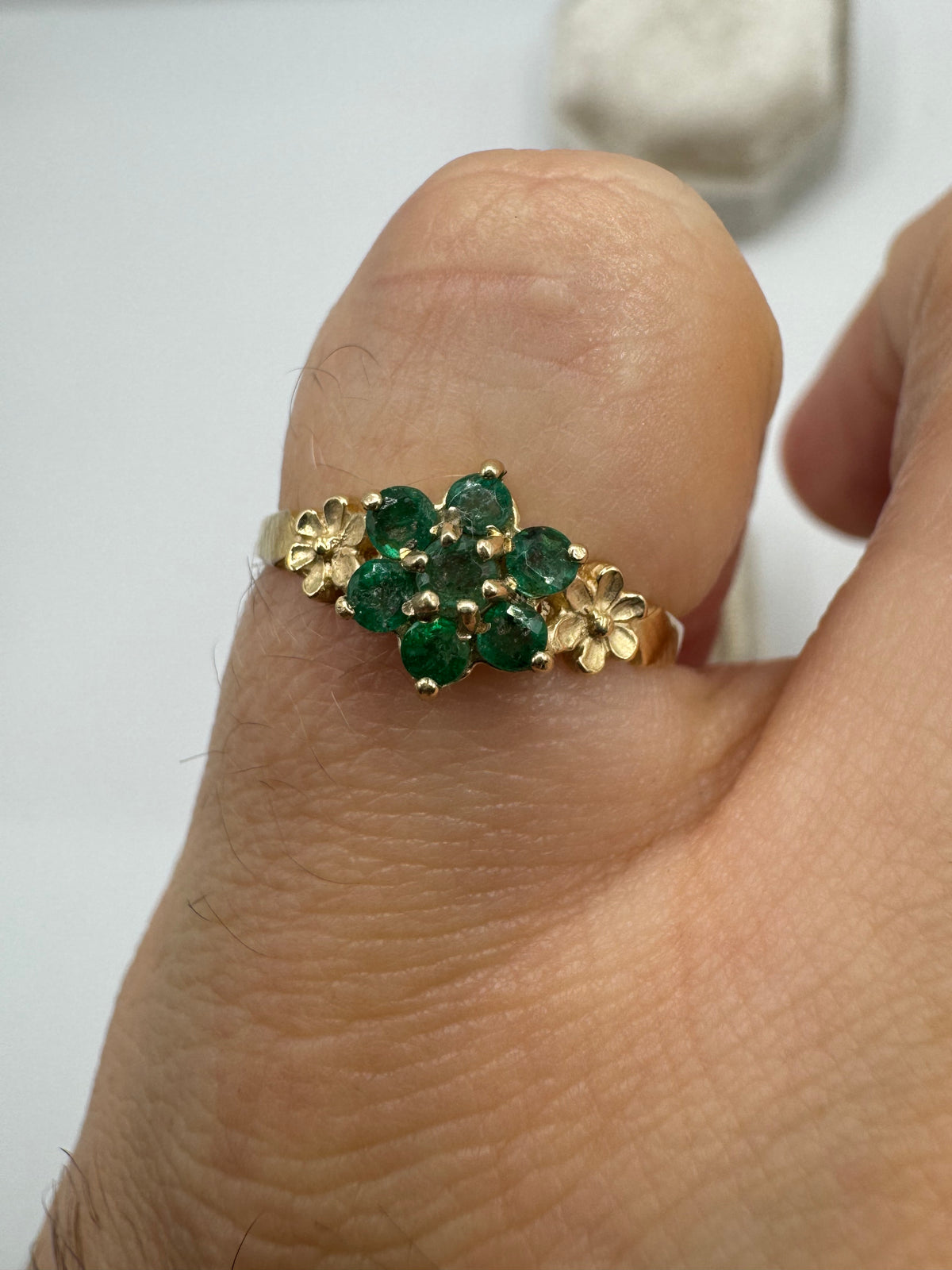 9ct gold emerald cluster ring