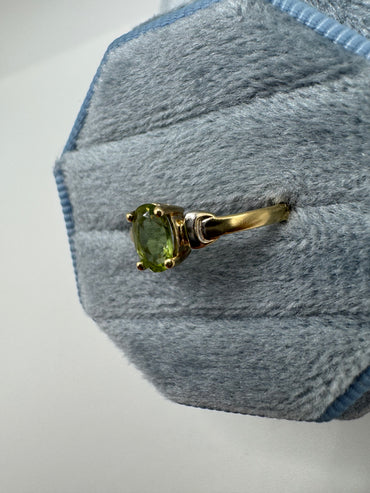 9ct gold peridot ring