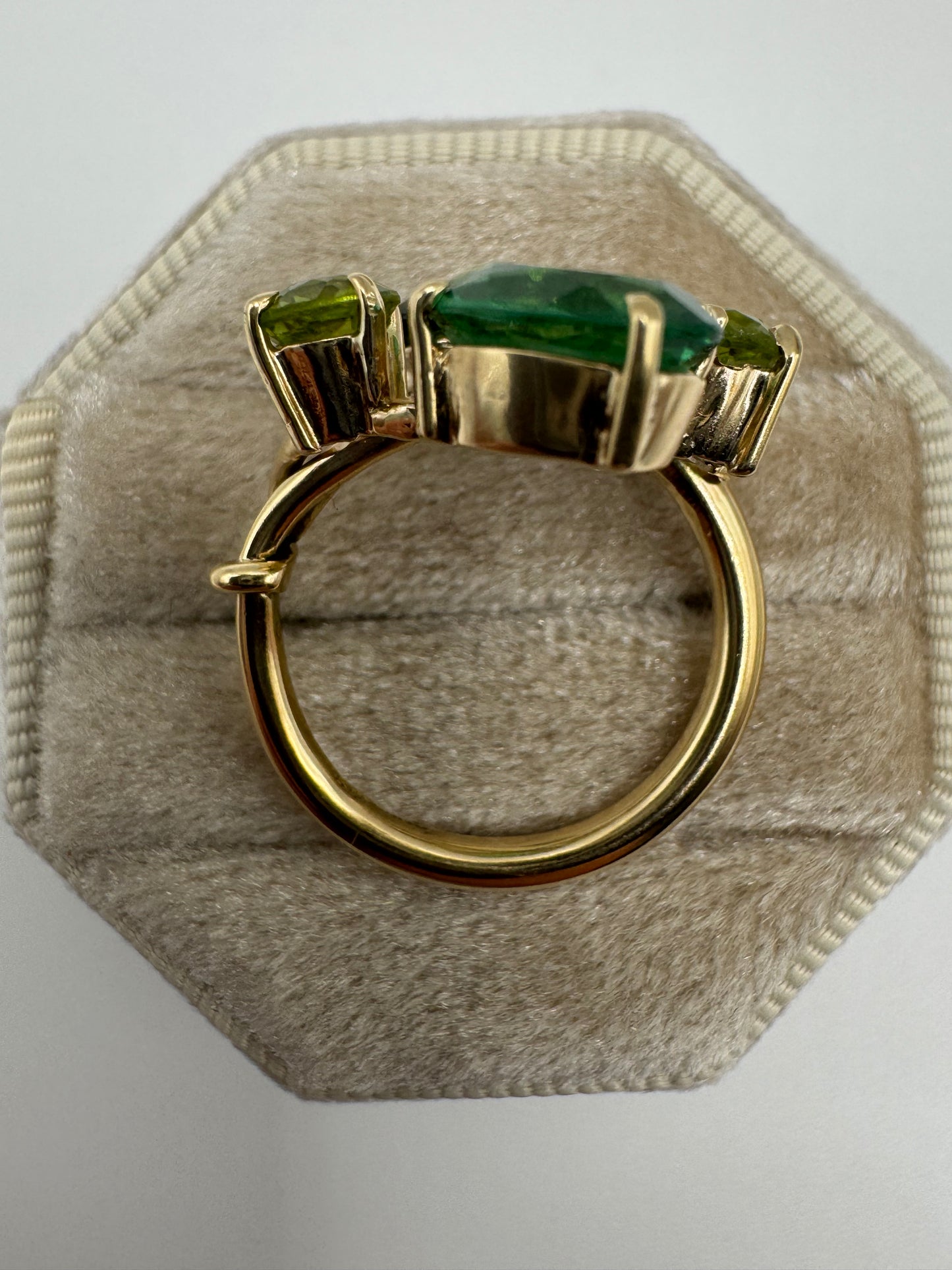 Heavy 9ct gold peridot and quartz fancy wishbone ring