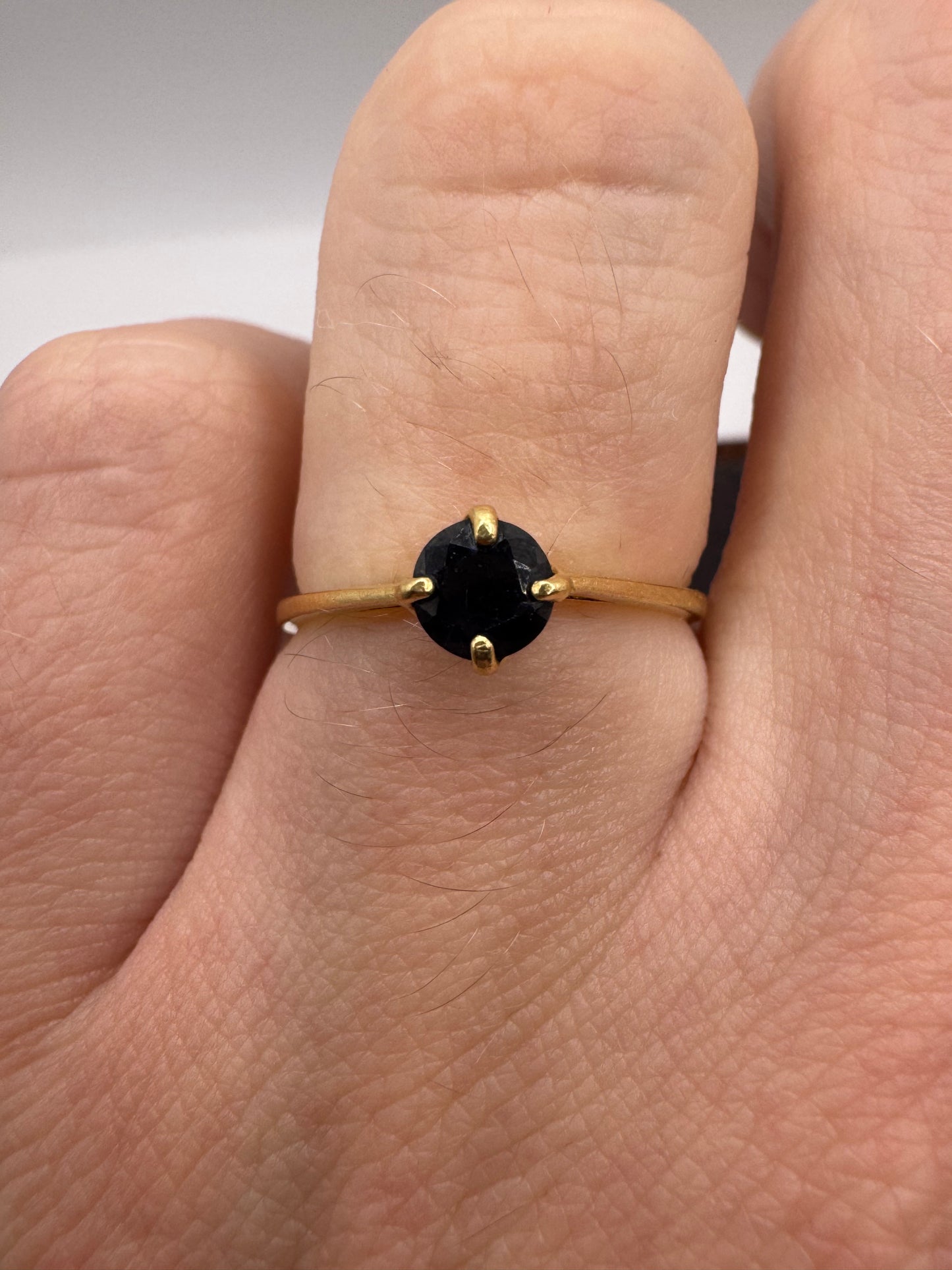 18ct gold sapphire ring