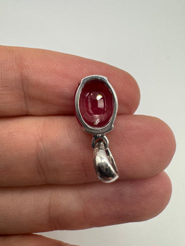 9ct white gold ruby pendant