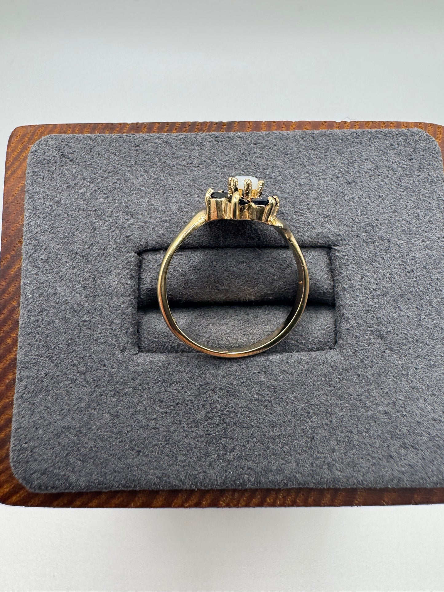 9ct gold sapphire and opal ring