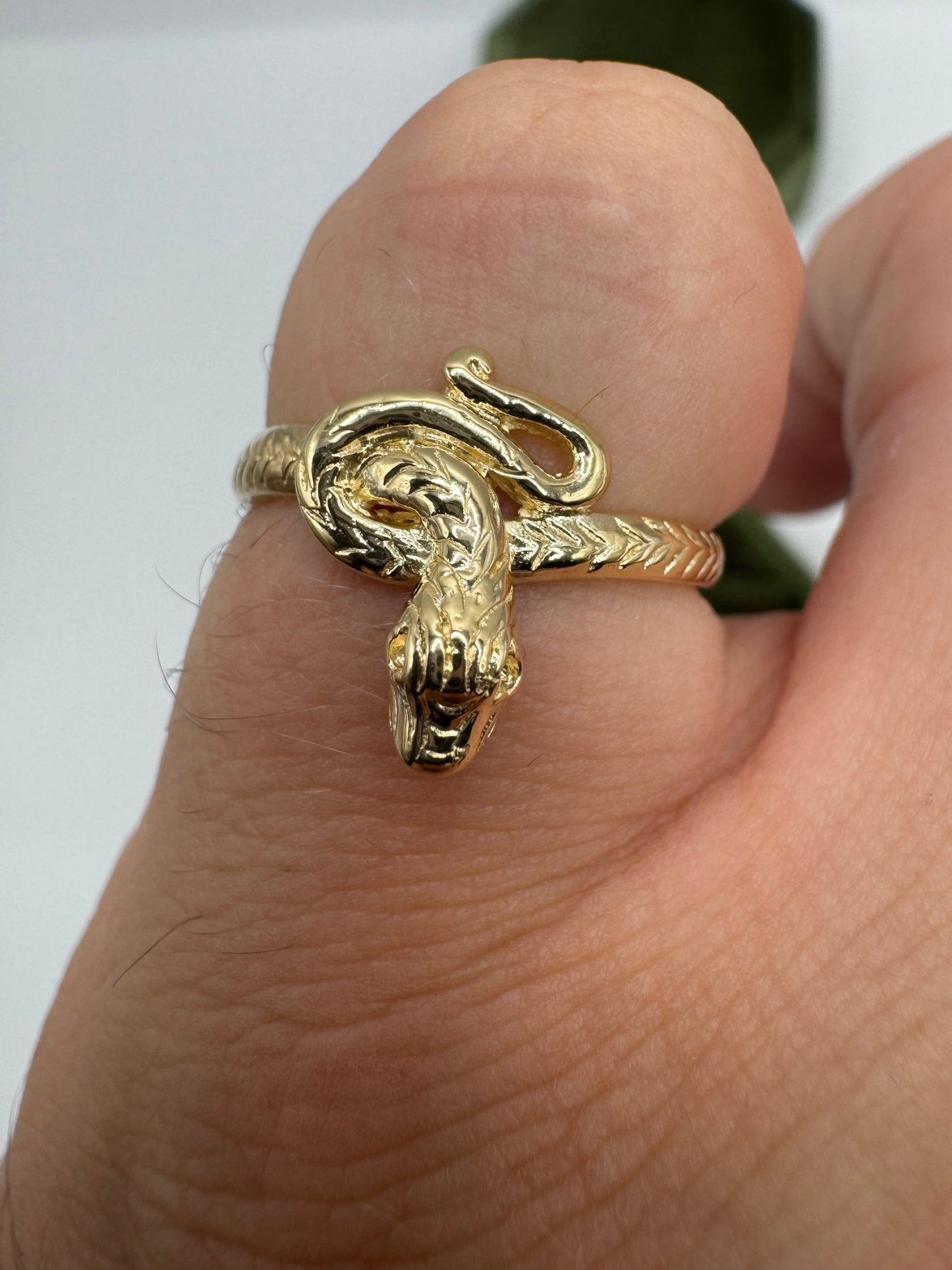 9ct gold snake ring