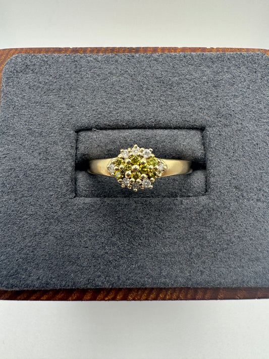 9ct gold diamond ring (inc yellow diamonds)