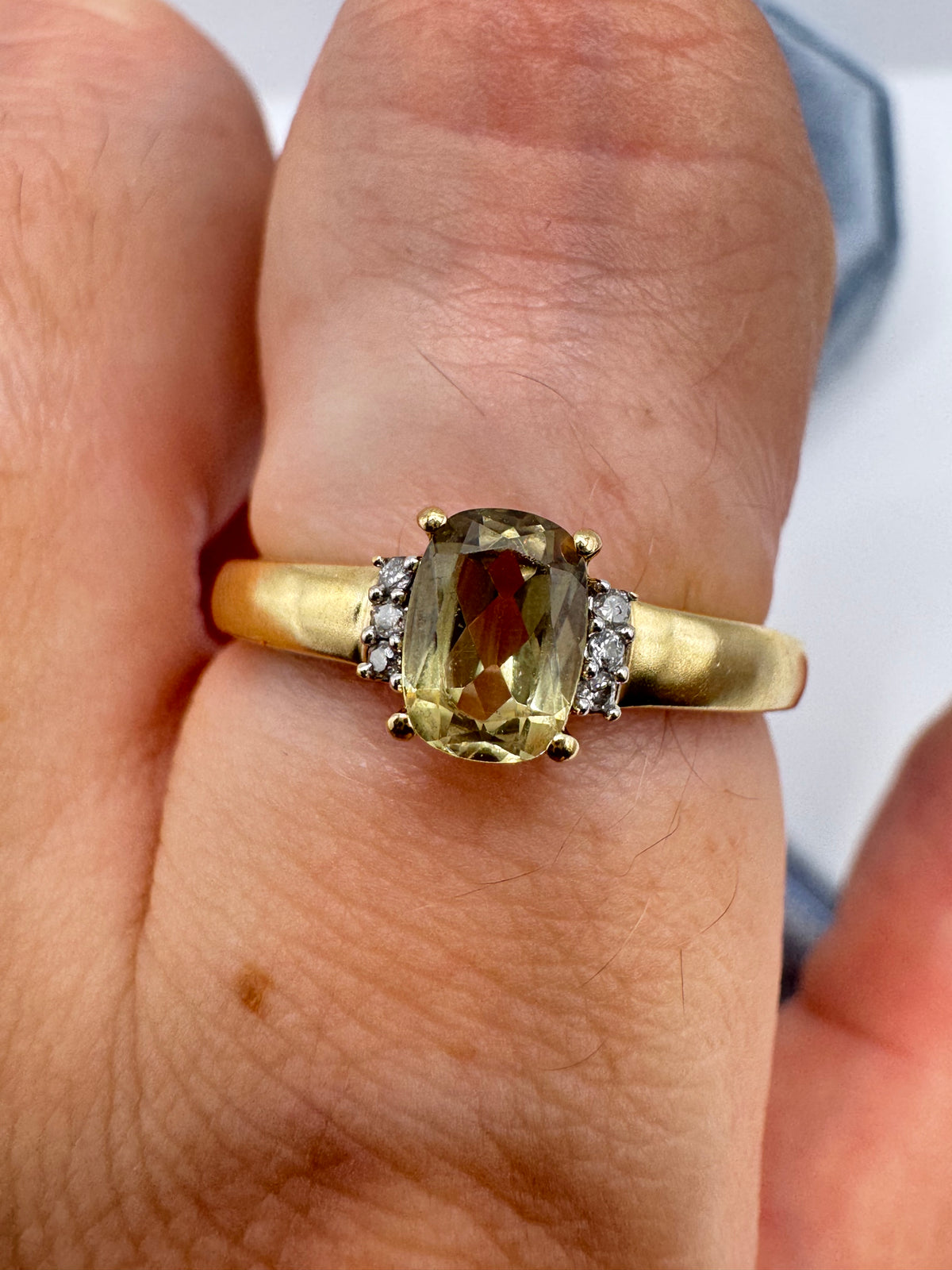 9ct gold sapphire and diamond ring