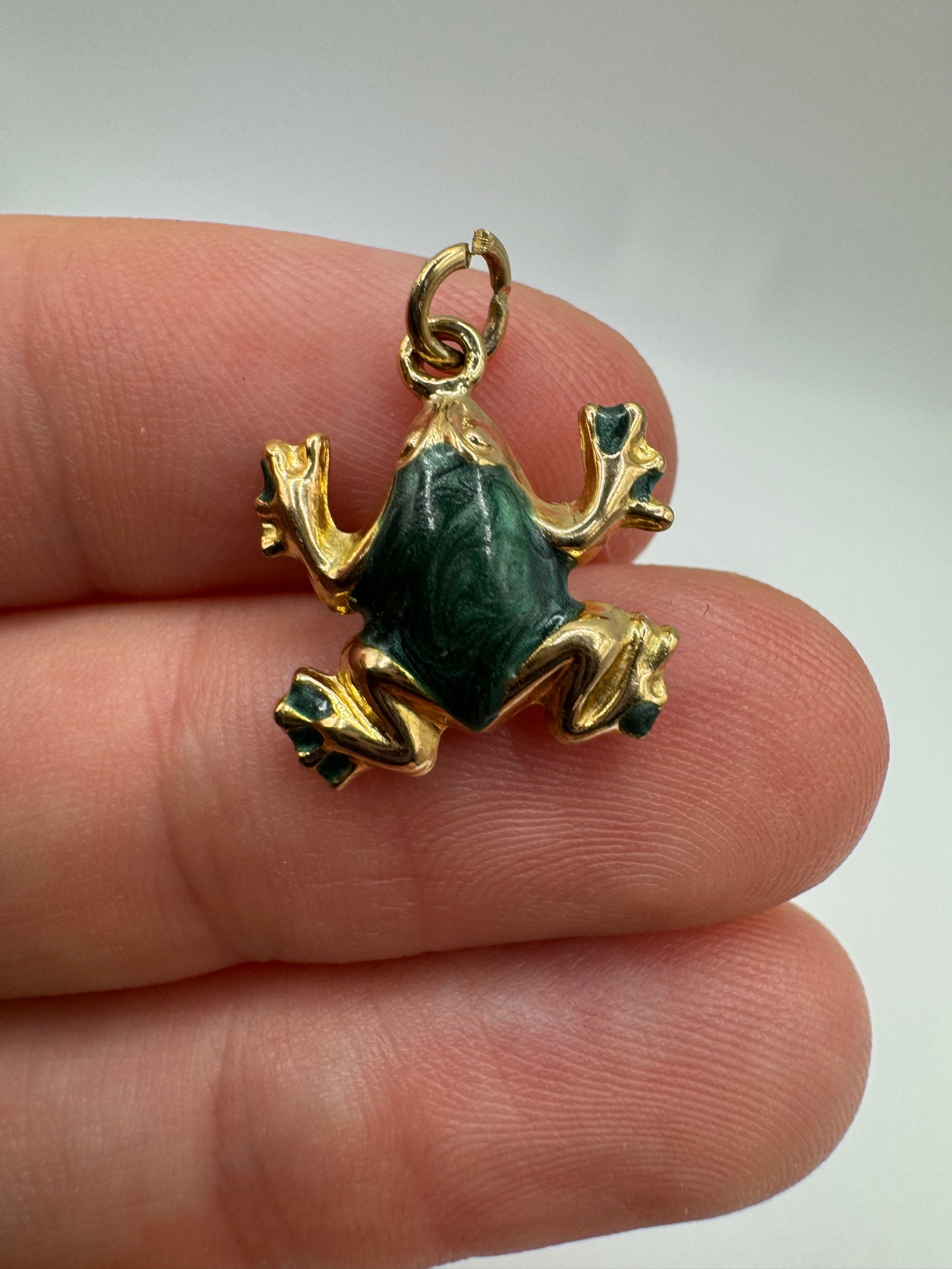 9ct gold enamel frog charm