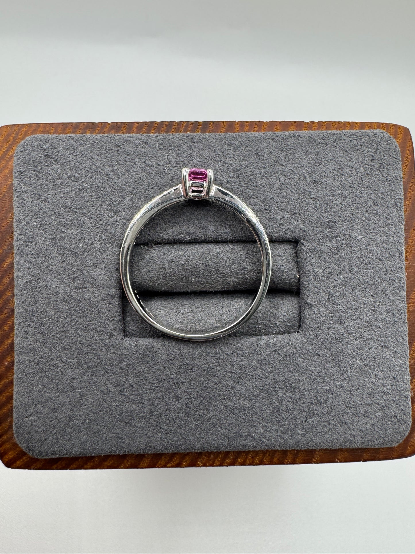18ct white gold pink sapphire and diamond ring