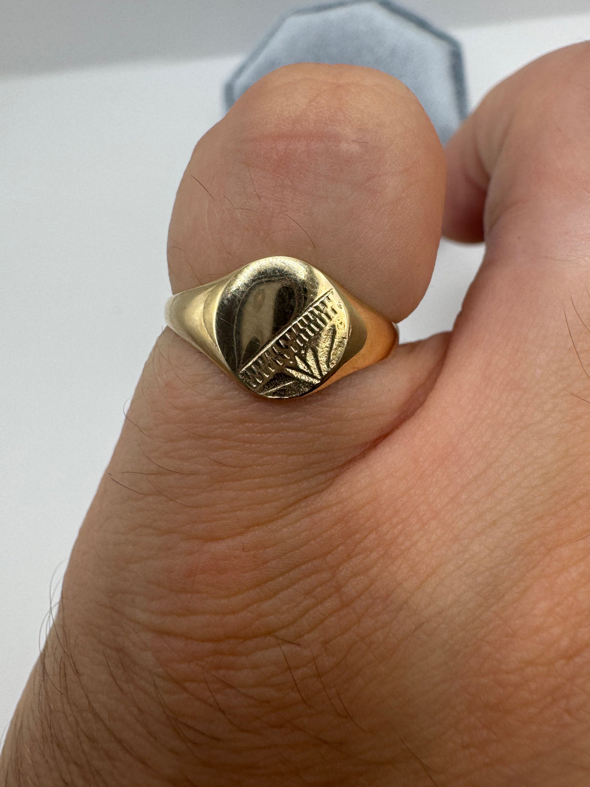 9ct gold engraved signet ring