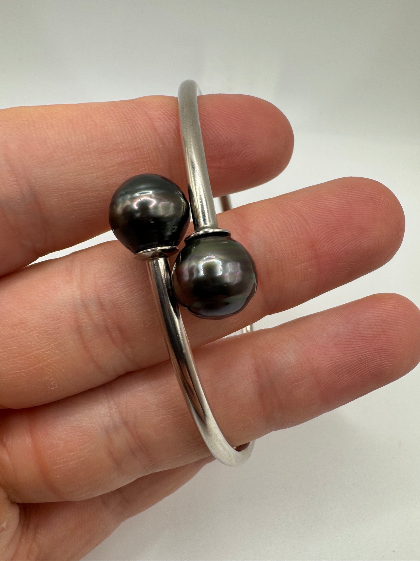 Silver faux pearl bangle