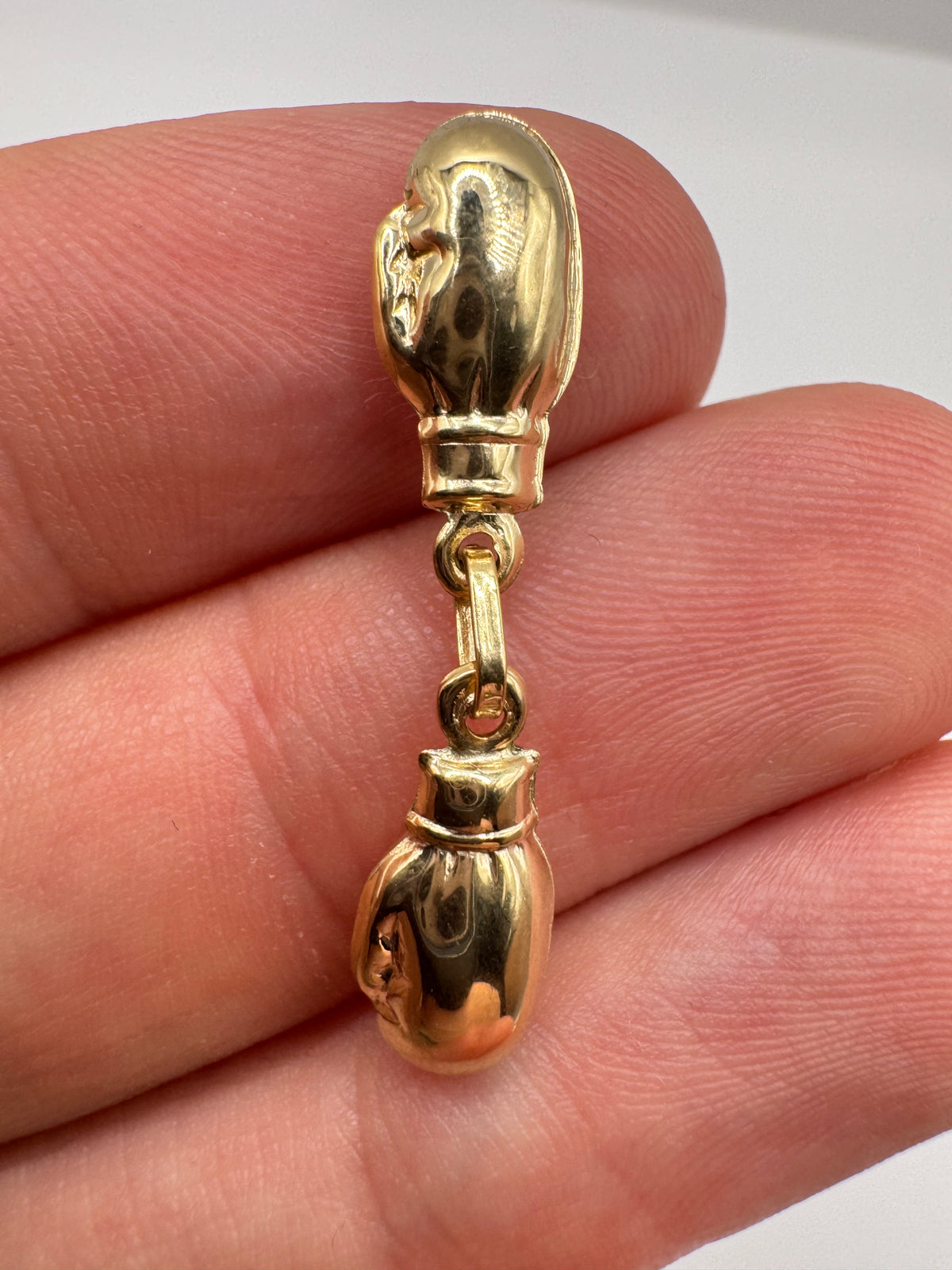 9ct gold pair of boxing gloves charm