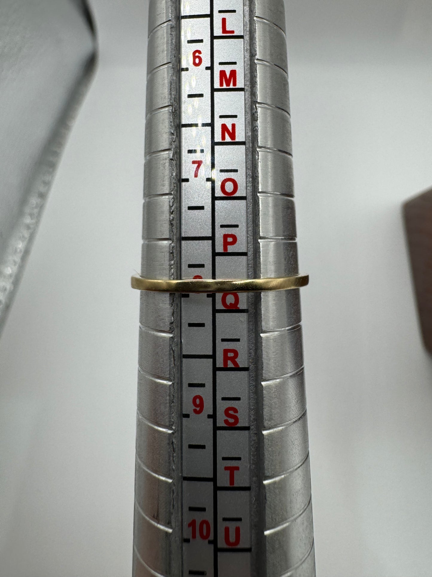 9ct gold white zircon ring