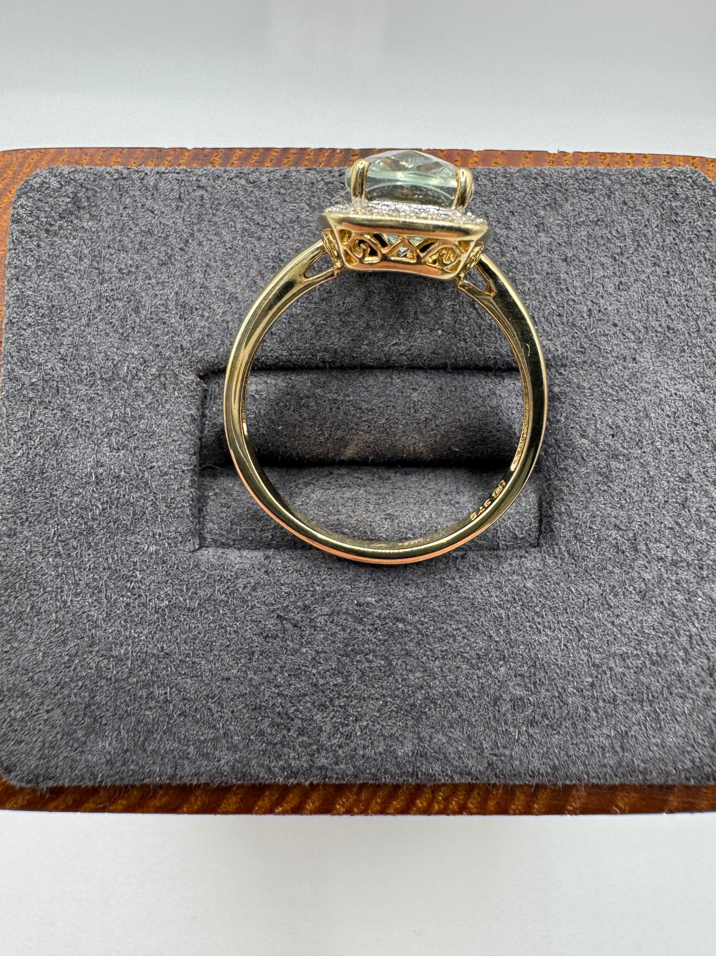 9ct gold green amethyst and diamond ring