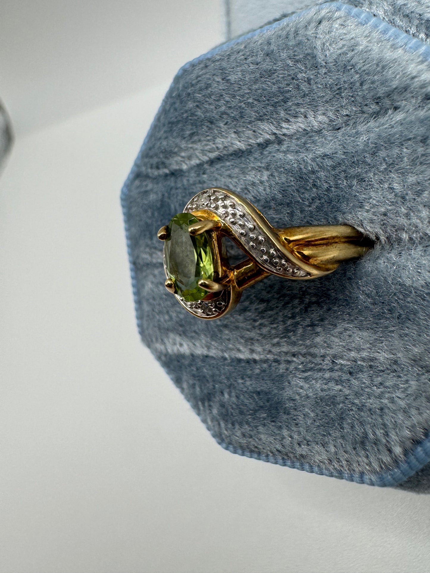 9ct gold peridot and diamond ring