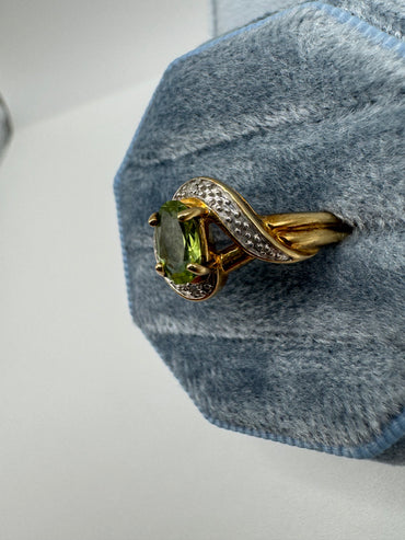 9ct gold peridot and diamond ring