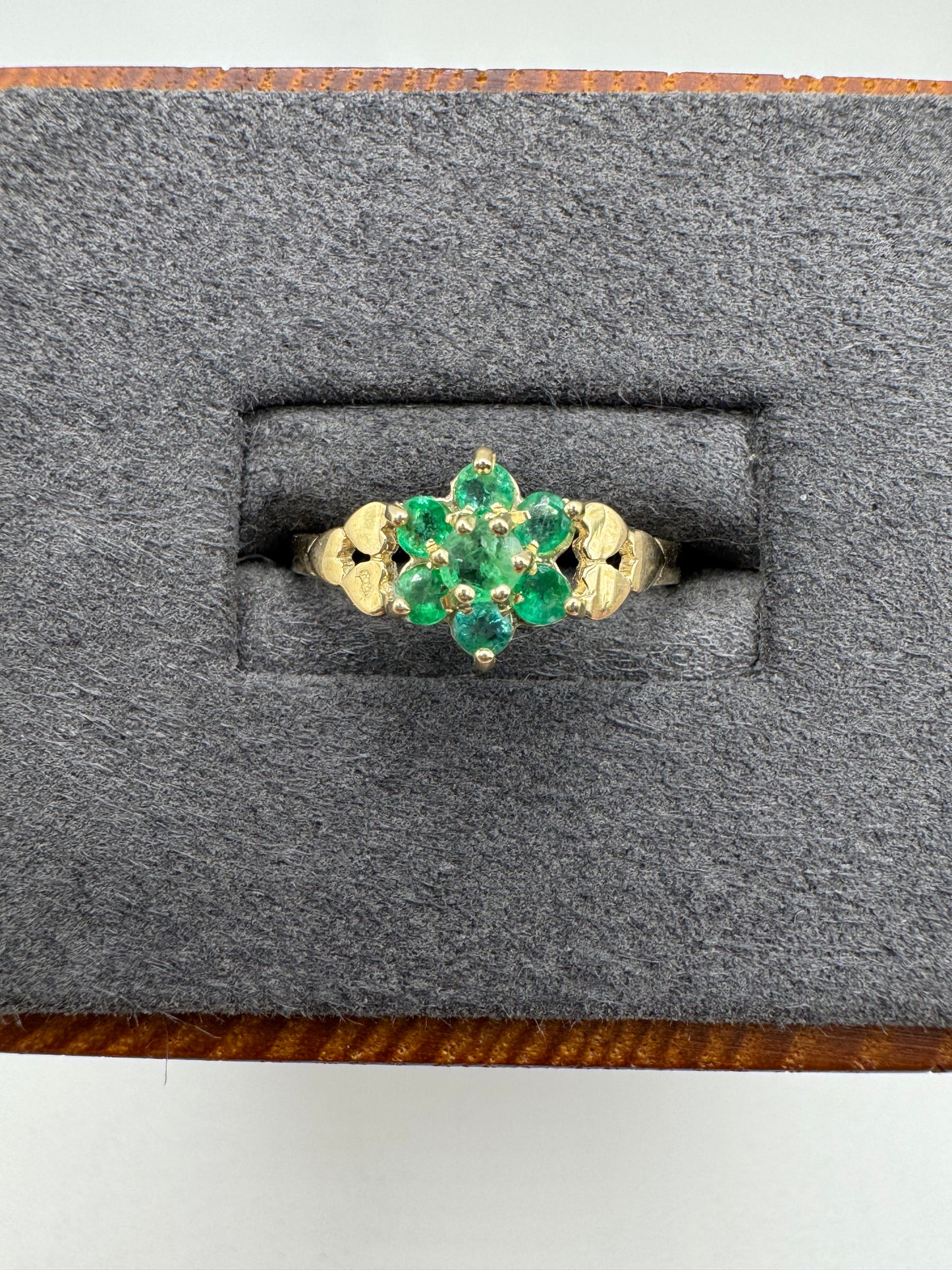 9ct gold emerald cluster ring