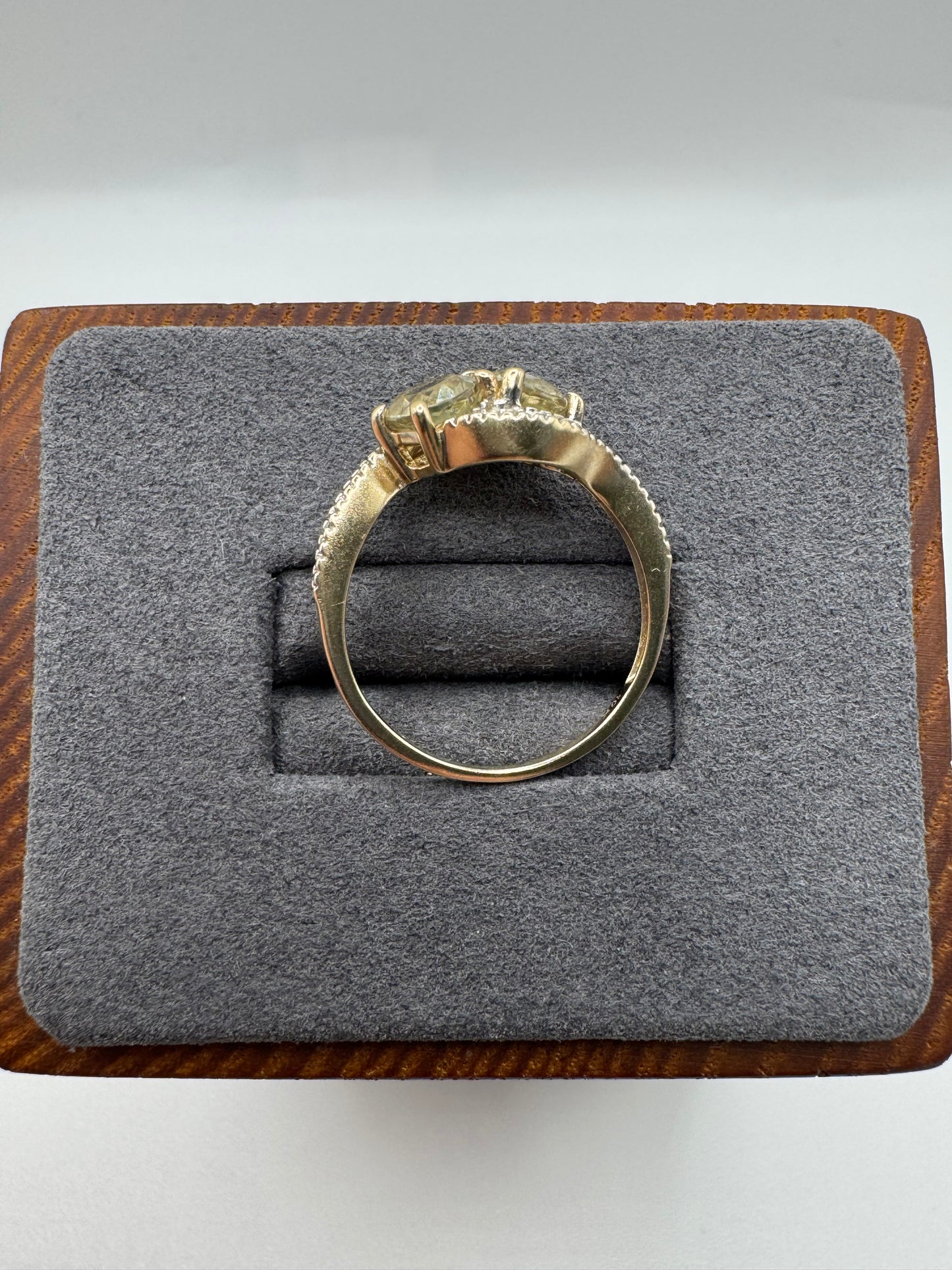9ct gold quartz and diamond ring