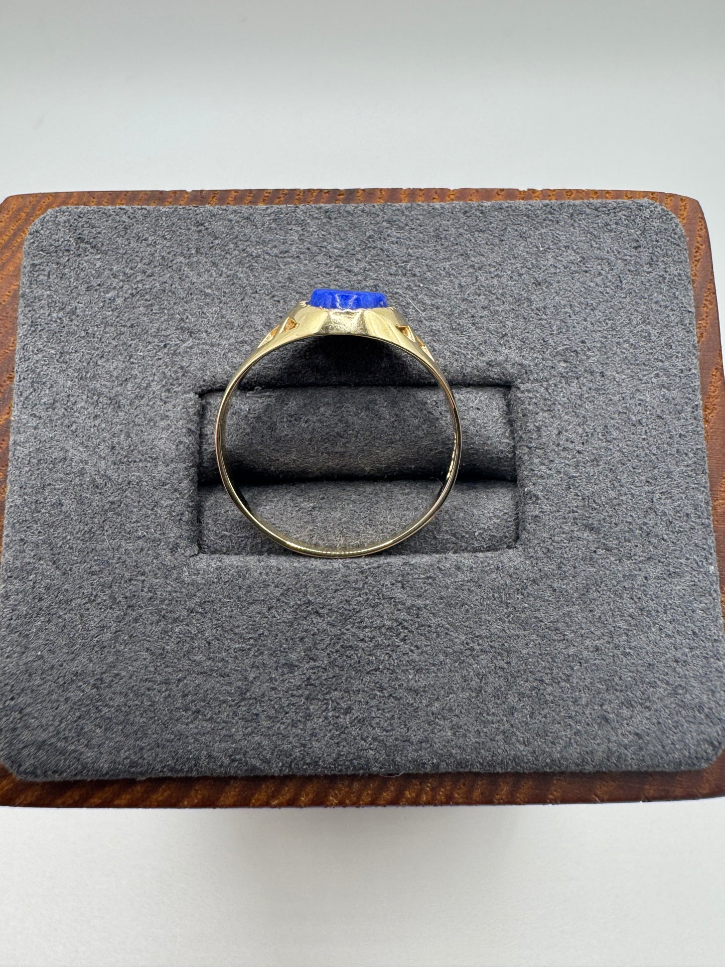 9ct gold lapis lazuli signet ring
