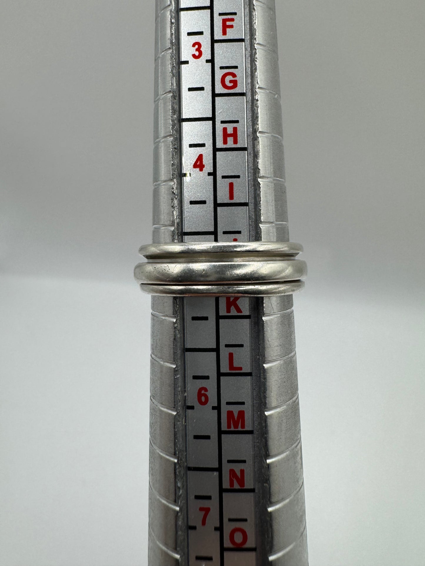 Silver spinning band