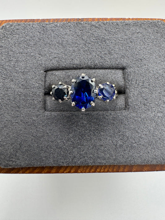 9ct gold kyanite ring