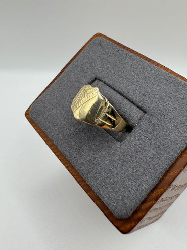 9ct gold engraved shield signet ring