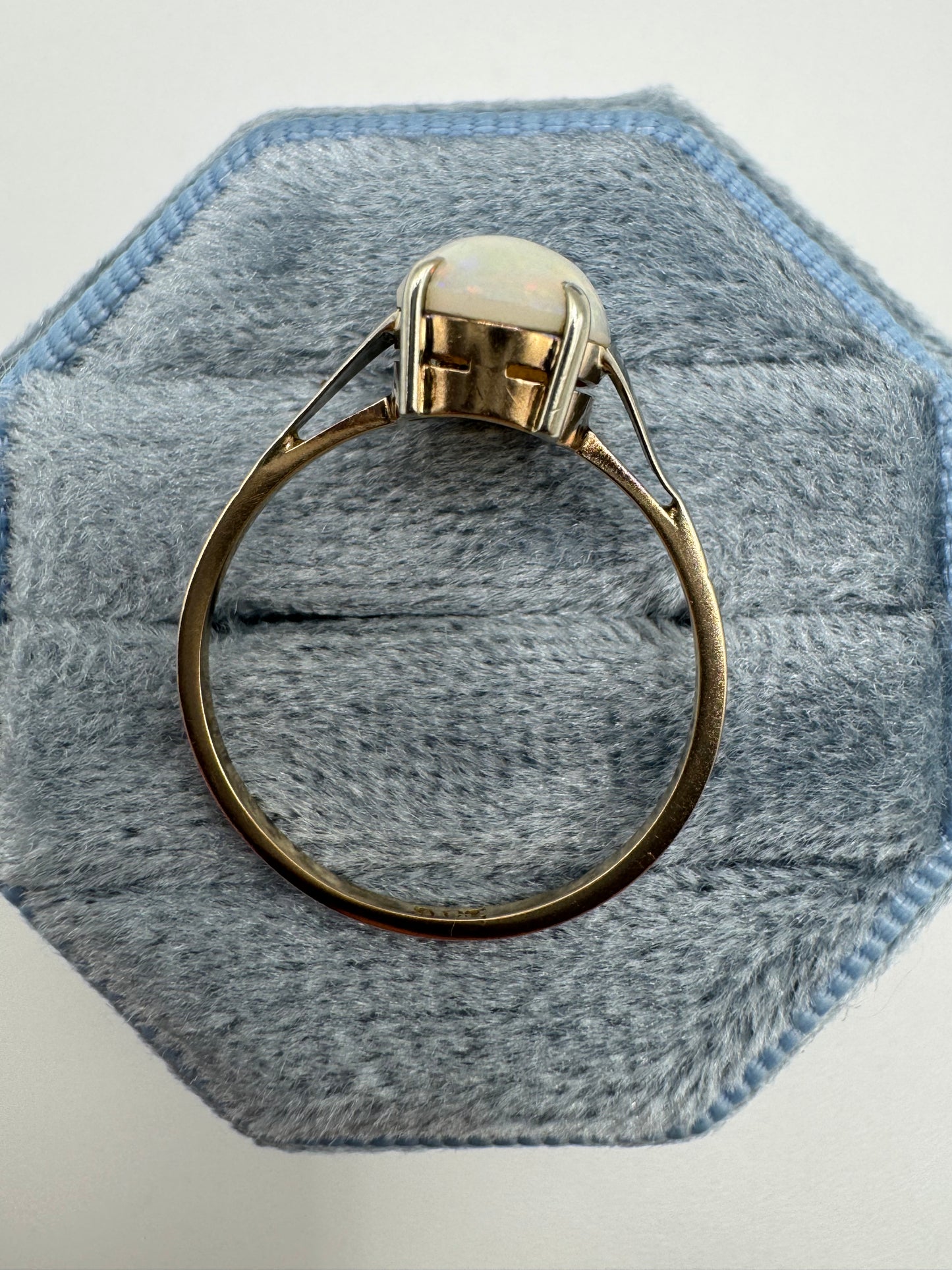 9ct gold opal ring