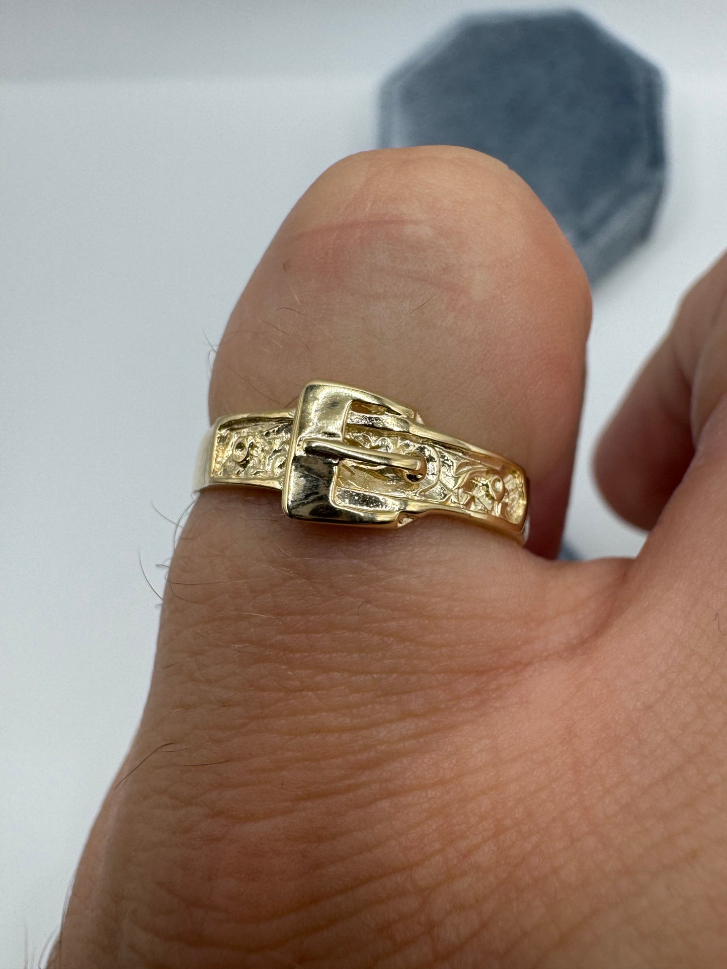 9ct gold engraved buckle ring
