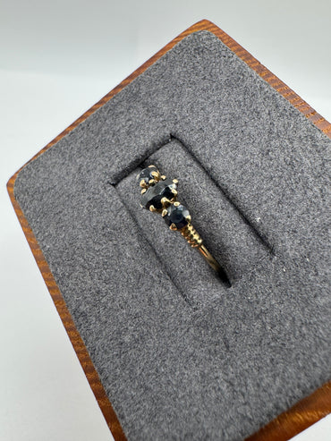 9ct gold sapphire ring