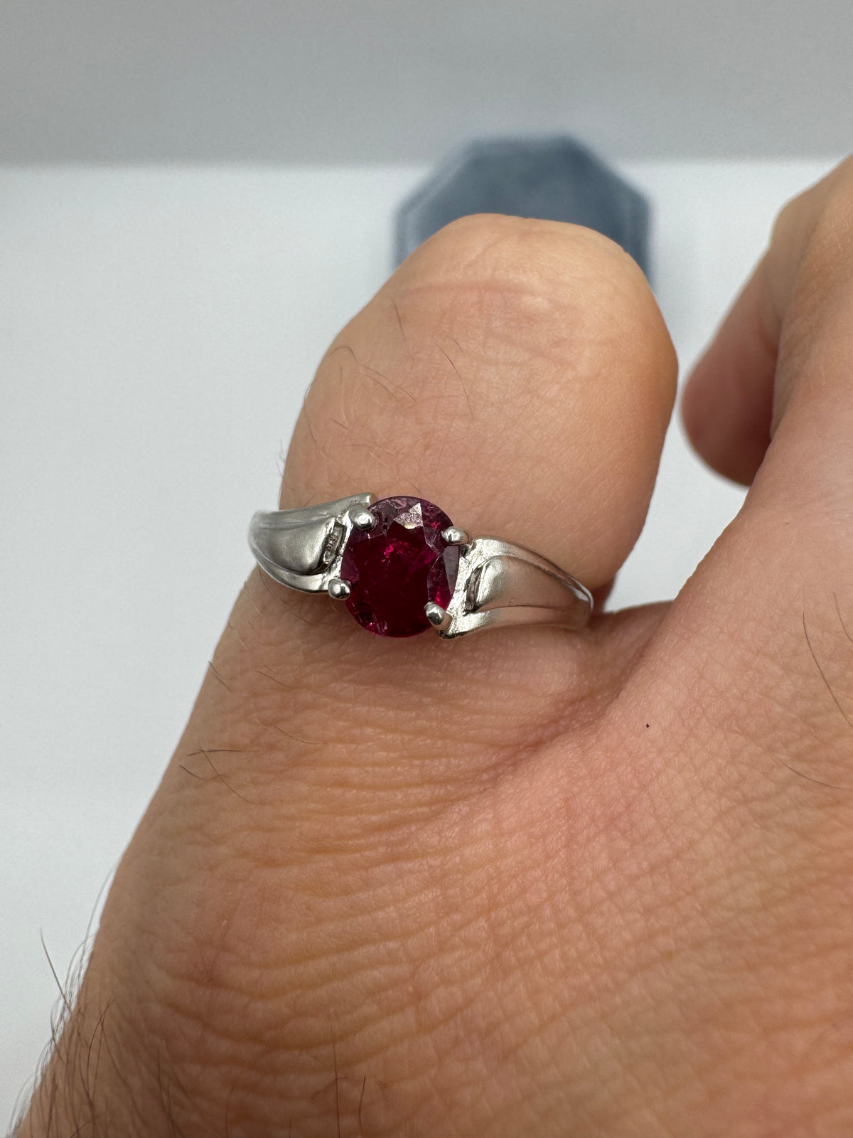 9ct white gold tourmaline ring
