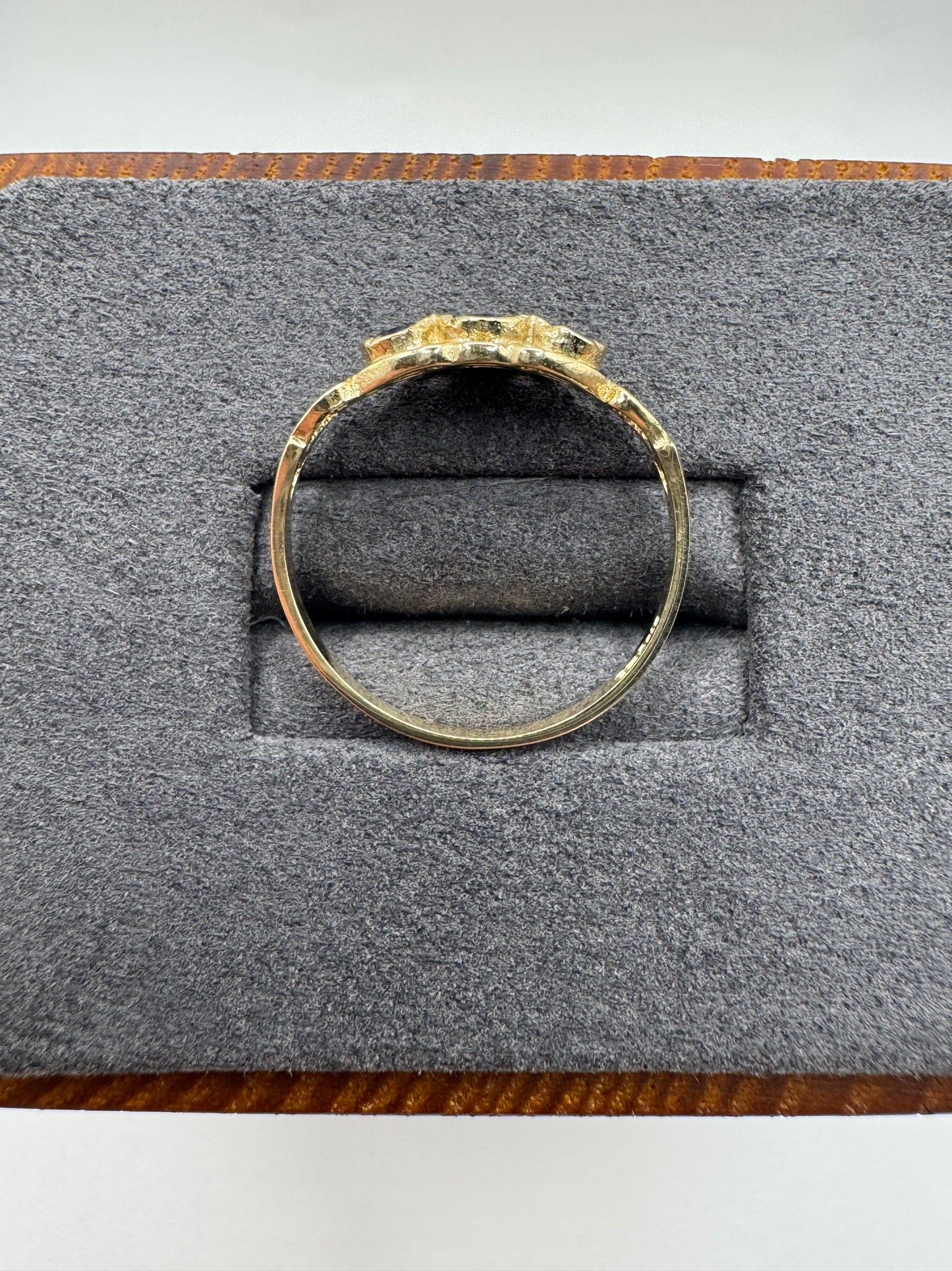 9ct gold sapphire ring