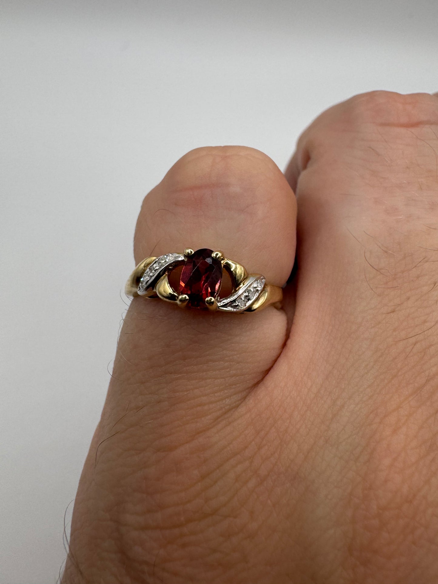 9ct gold garnet and diamond ring