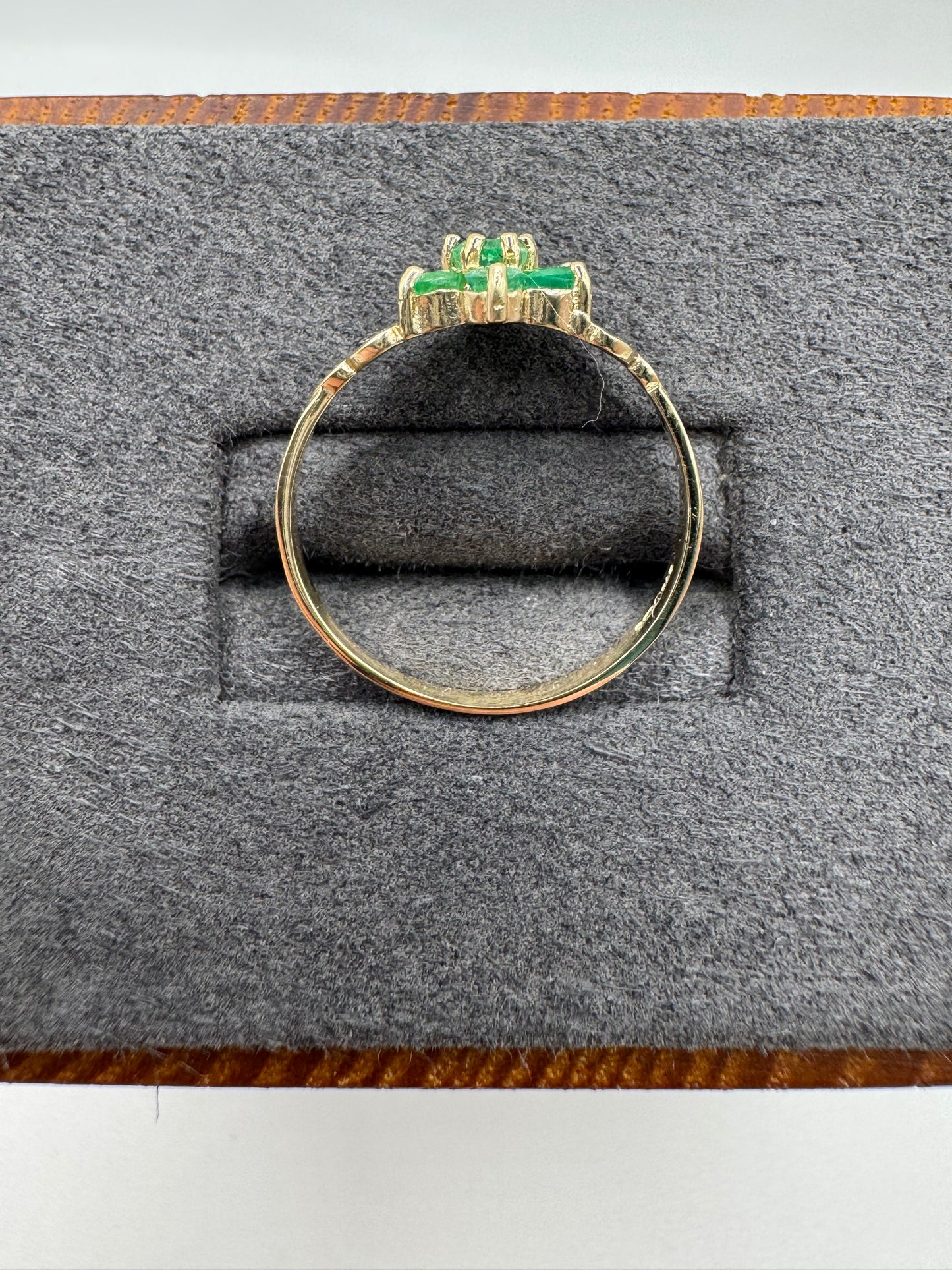 9ct gold emerald cluster ring
