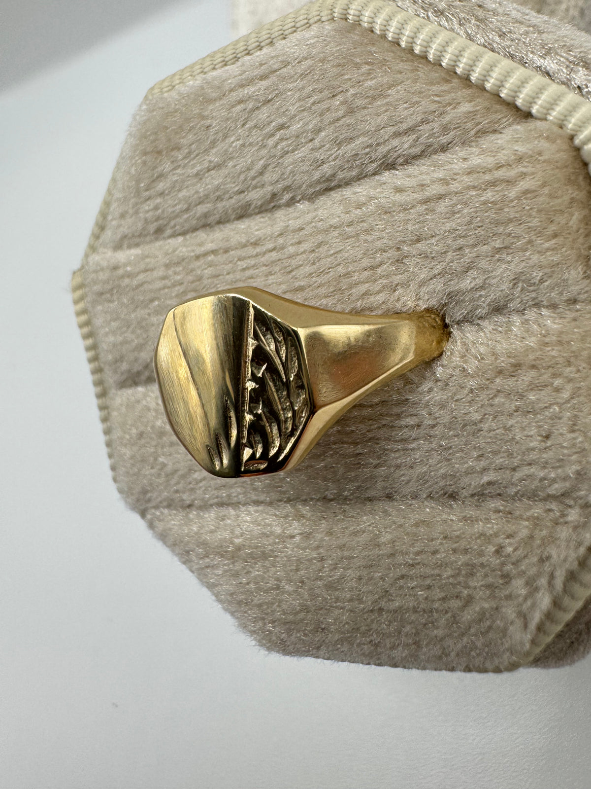 9ct gold engraved signet ring