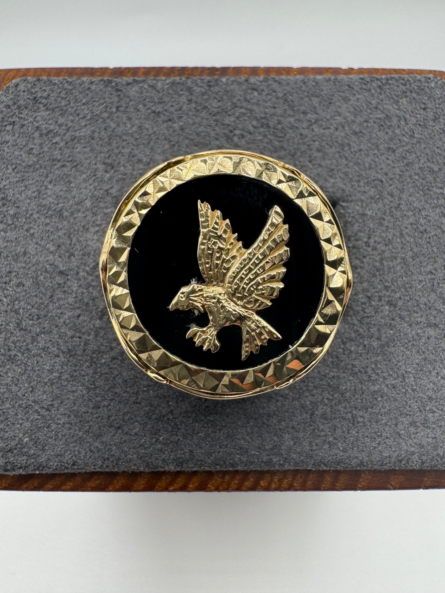9ct gold onyx eagle crest ring