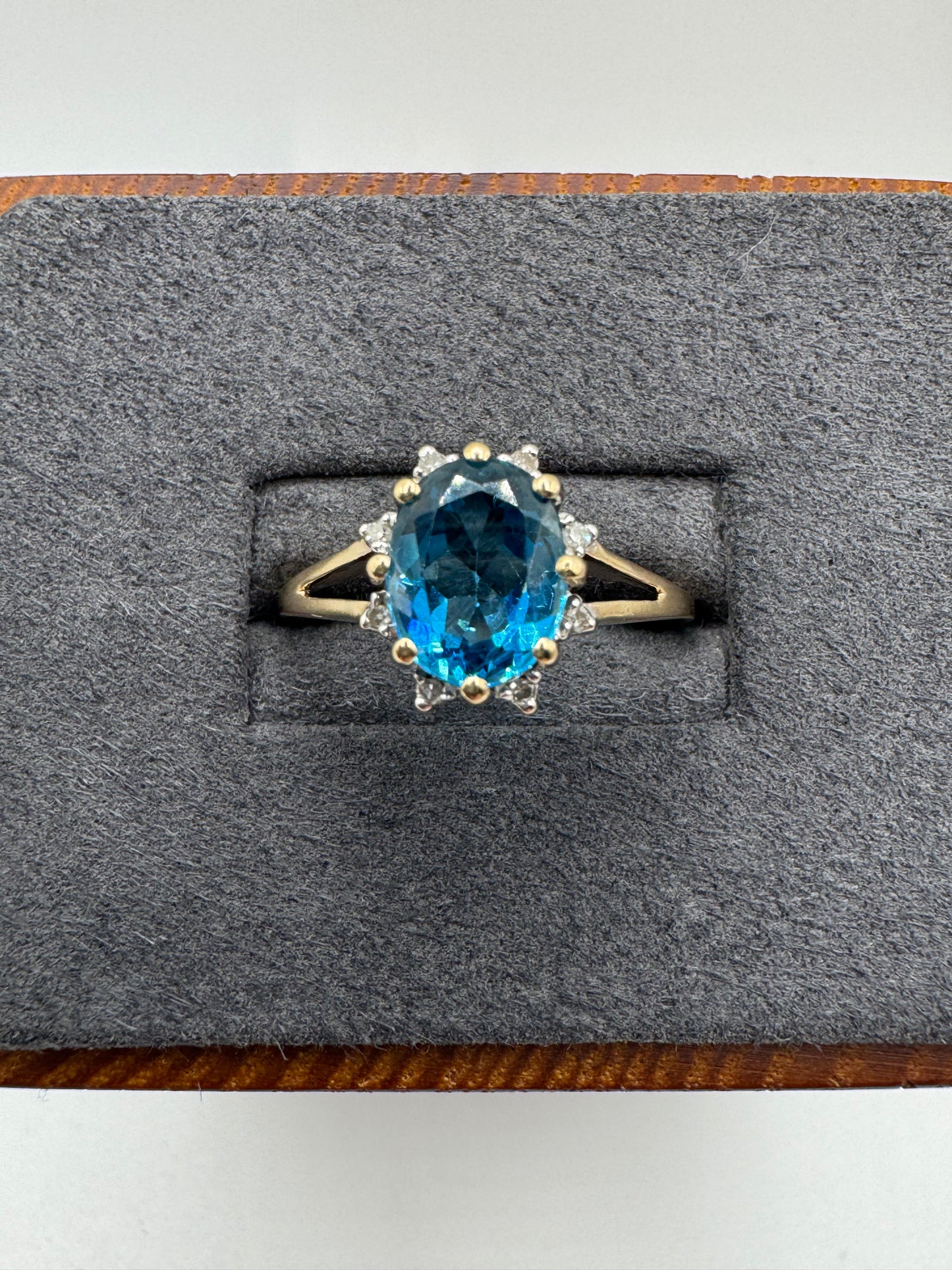 9ct gold topaz and diamond ring