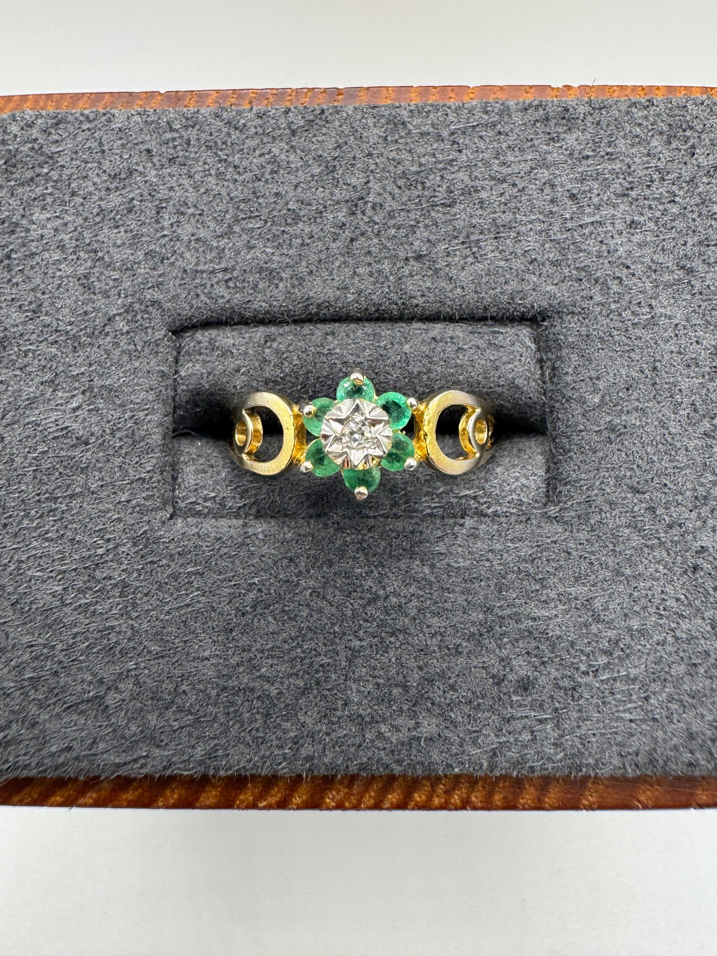 9ct gold emerald and diamond ring