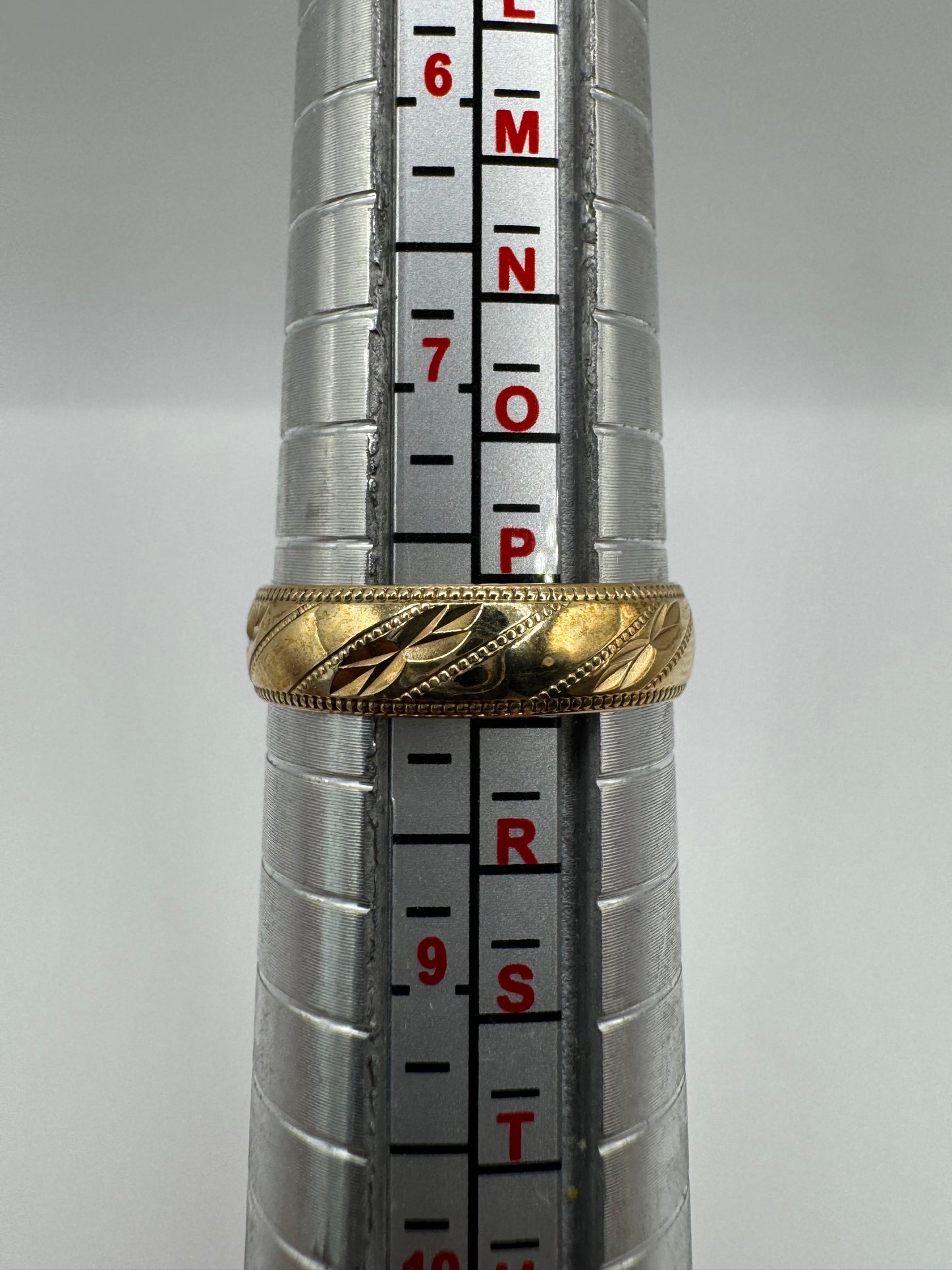 9ct gold patterned band