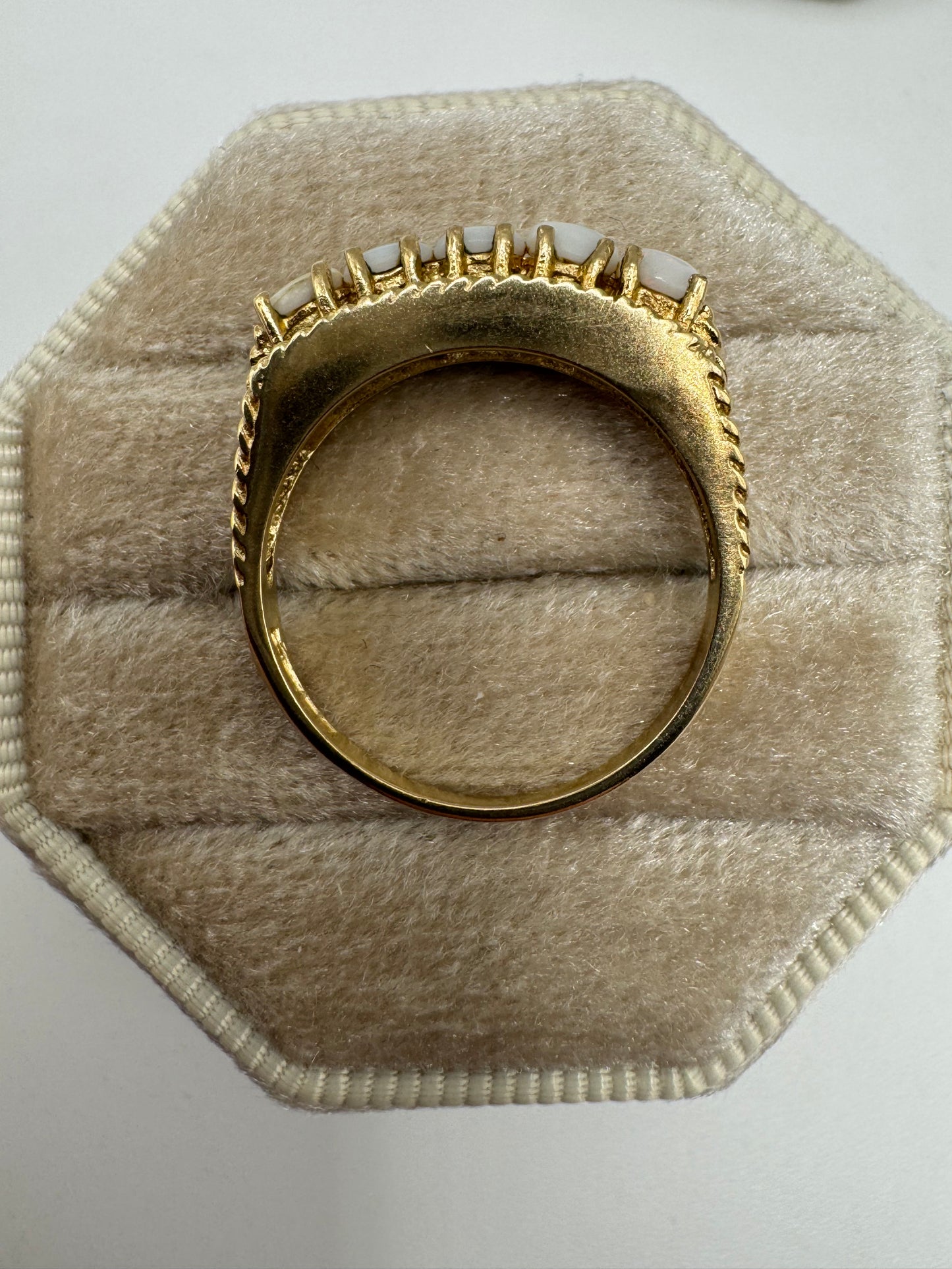 9ct gold opal ring