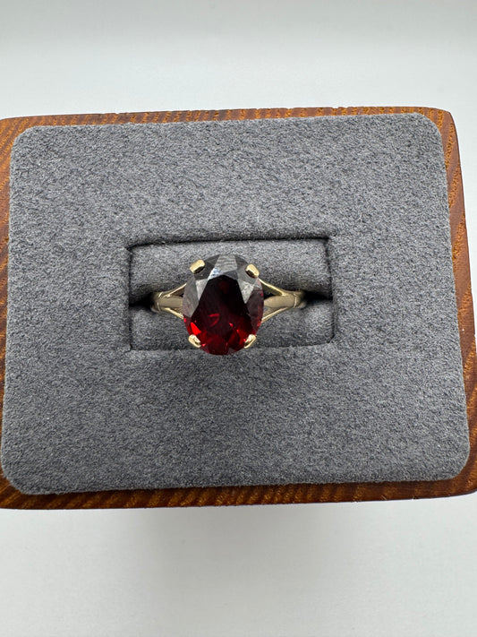 9ct gold garnet ring