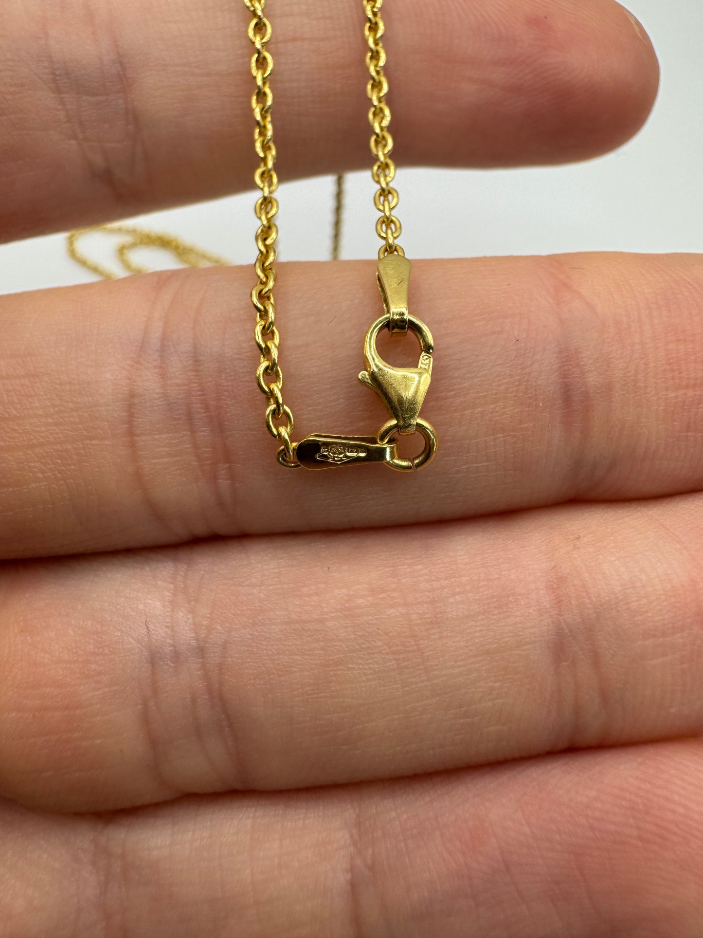 9ct gold ridged necklace (17” chain)